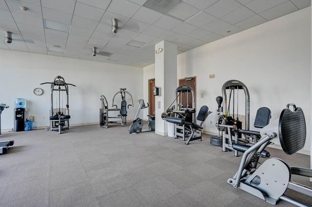 655 S Riverside Dr Apt 801, Memphis, TN 38103