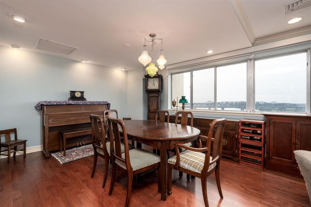 655 S Riverside Dr Apt 801, Memphis, TN 38103