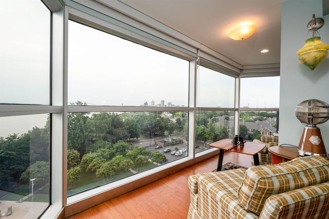 655 S Riverside Dr Apt 801, Memphis, TN 38103