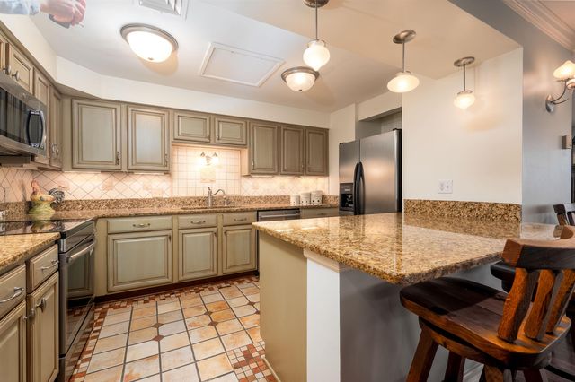 655 S Riverside Dr Apt 801, Memphis, TN 38103