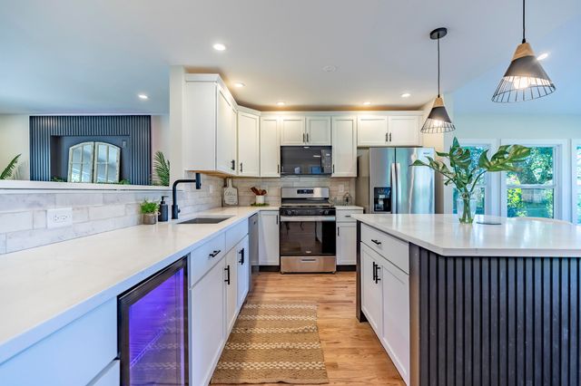 544 Cedar Court, Munster, IN 46321