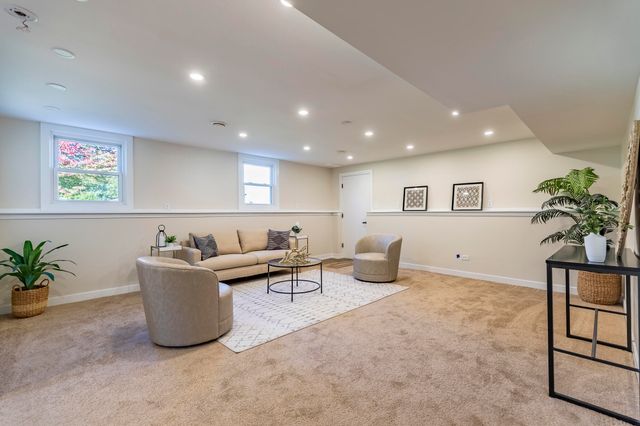 544 Cedar Court, Munster, IN 46321