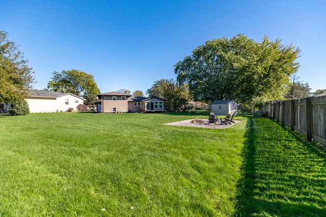 544 Cedar Court, Munster, IN 46321