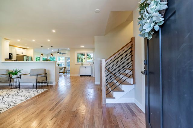 544 Cedar Court, Munster, IN 46321