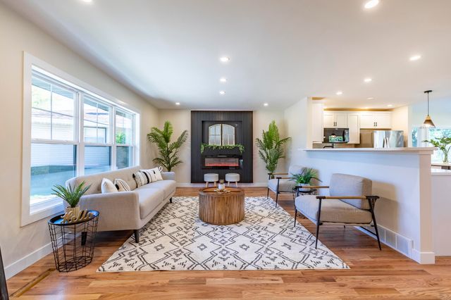 544 Cedar Court, Munster, IN 46321