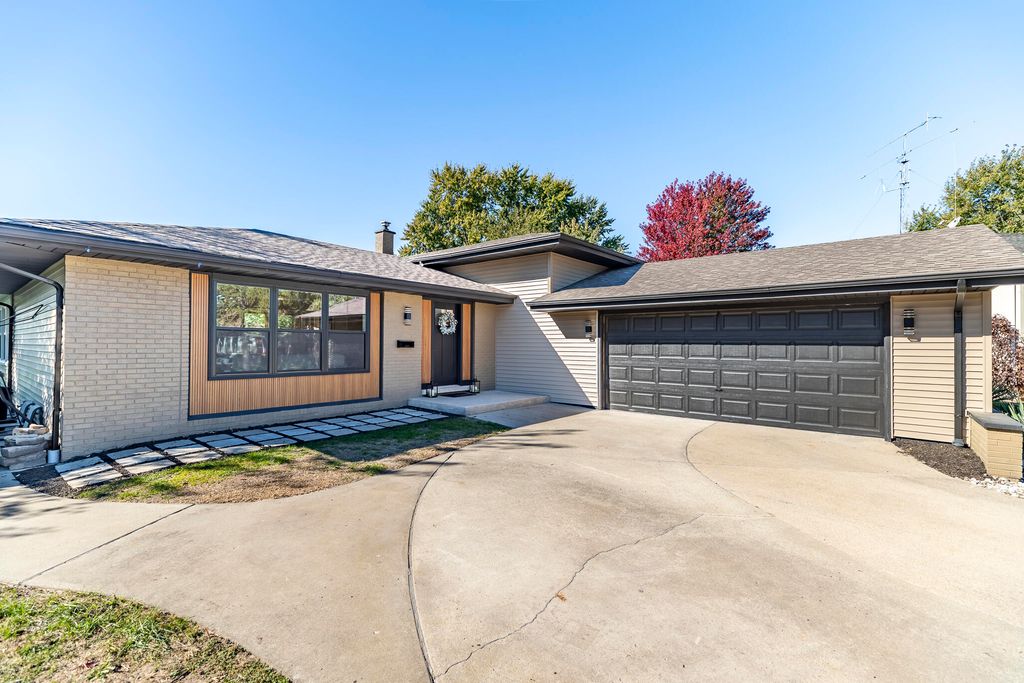 544 Cedar Court, Munster, IN 46321