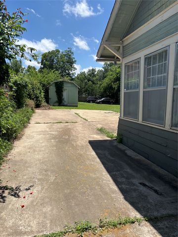 311 W Sam Rayburn Drive, Bonham, TX 75418