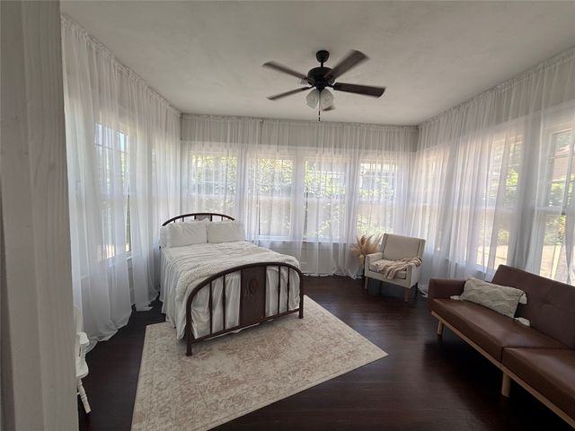 311 W Sam Rayburn Drive, Bonham, TX 75418