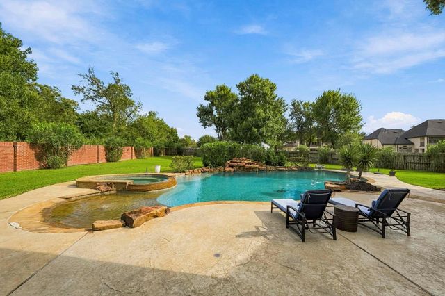 2 Turin Turn Drive, Missouri City, TX 77459