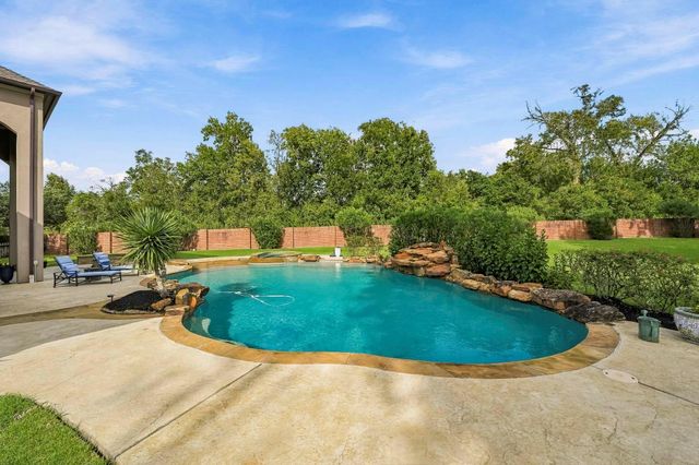 2 Turin Turn Drive, Missouri City, TX 77459