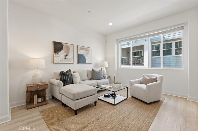 542 E Imperial Avenue, El Segundo, CA 90245