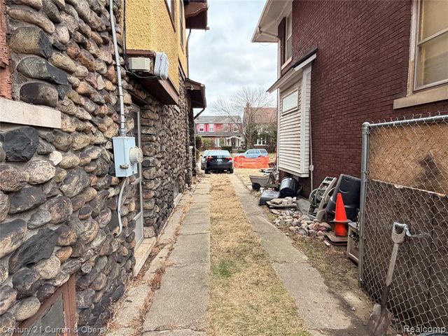 107 Mclean Street, Highland Park, MI 48203