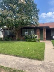 2337 Oakmont Drive, Bedford, TX 76022