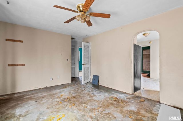 1124 N STEPHENS Avenue, Springfield, IL 62702