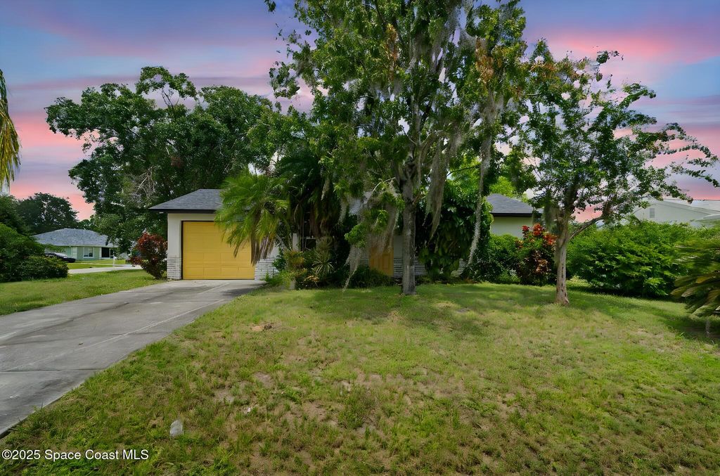 325 Eva Street NE, Palm Bay, FL 32907