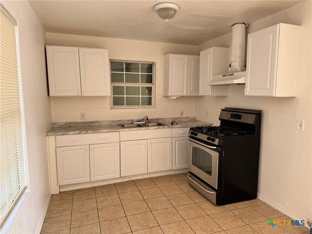 702 San Antonio Avenue 3, Seguin, TX 78155