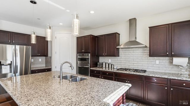 1401 Spur Ln, Fairfield, CA 94533