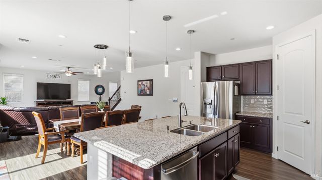 1401 Spur Ln, Fairfield, CA 94533