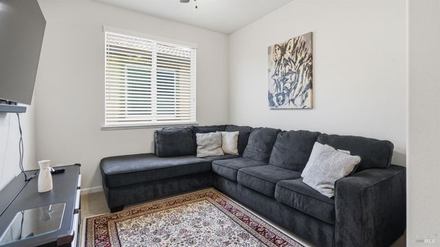 1401 Spur Ln, Fairfield, CA 94533