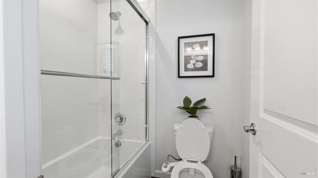 1401 Spur Ln, Fairfield, CA 94533