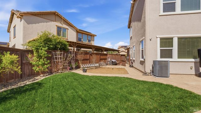 1401 Spur Ln, Fairfield, CA 94533