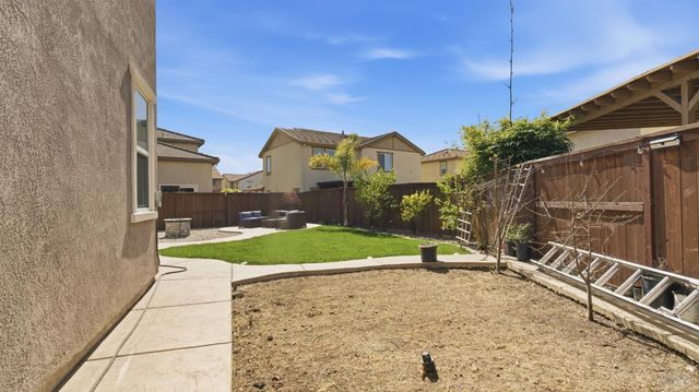 1401 Spur Ln, Fairfield, CA 94533