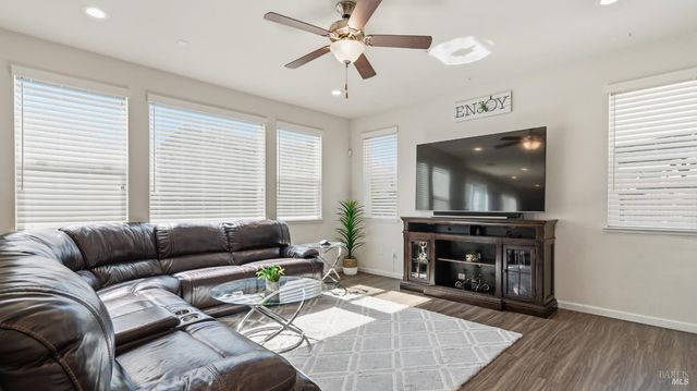 1401 Spur Ln, Fairfield, CA 94533