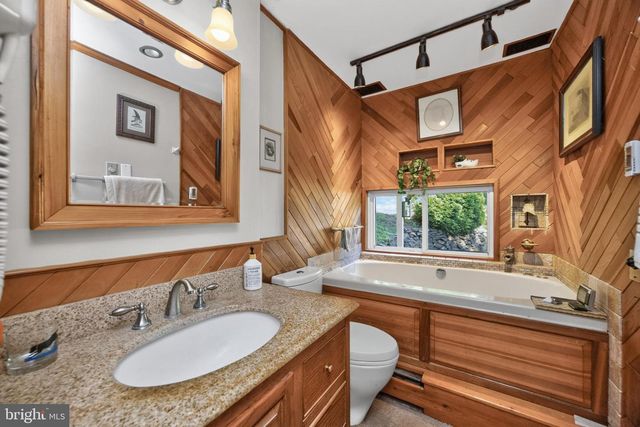 245 ZIEBER RD, Spring City, PA 19475