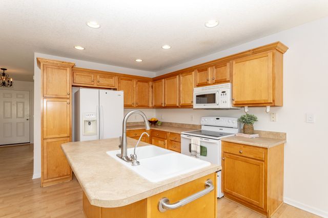 773 SE Willow Brook Court, Waukee, IA 50263