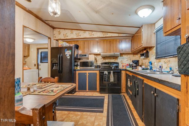 123 Starlight Drive, Elizabethton, TN 37643