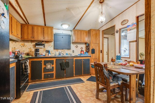 123 Starlight Drive, Elizabethton, TN 37643