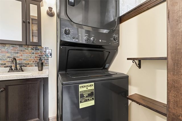 613 Aylesworth Ave, Collier Twp, PA 15017