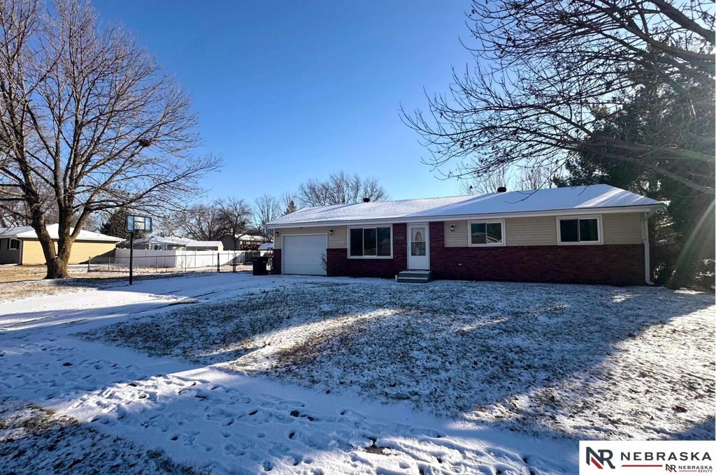 13741 Jamestown Street, Waverly, NE 68462