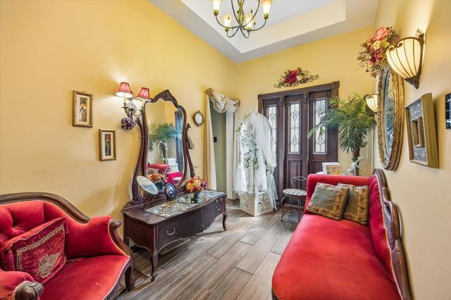 715 Broadway Street, Galveston, TX 77550