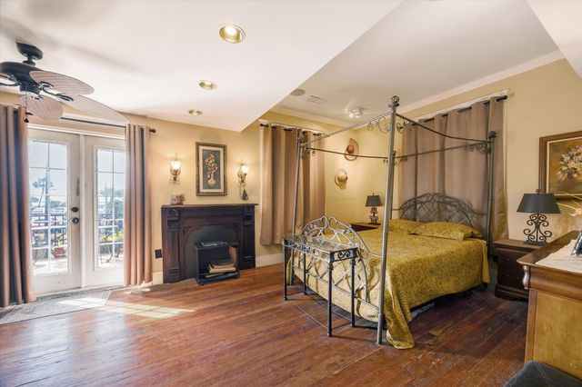 715 Broadway Street, Galveston, TX 77550