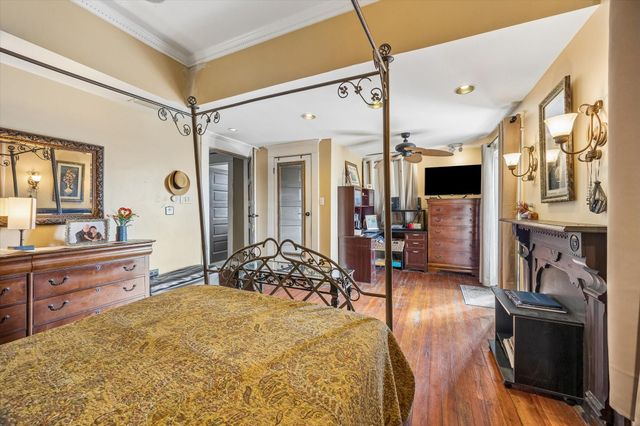 715 Broadway Street, Galveston, TX 77550