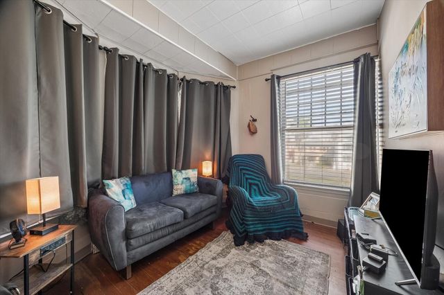 715 Broadway Street, Galveston, TX 77550