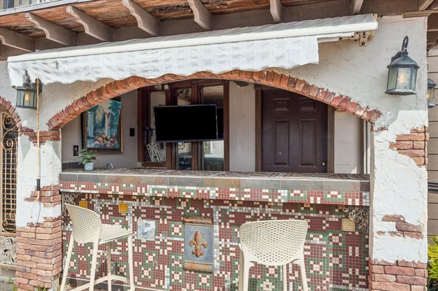 715 Broadway Street, Galveston, TX 77550