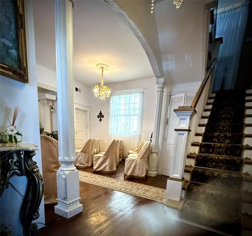 715 Broadway Street, Galveston, TX 77550