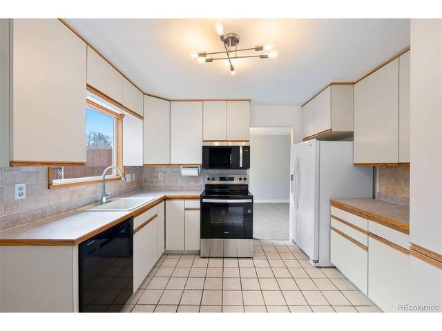 8742 E Amherst Dr A, Denver, CO 80231