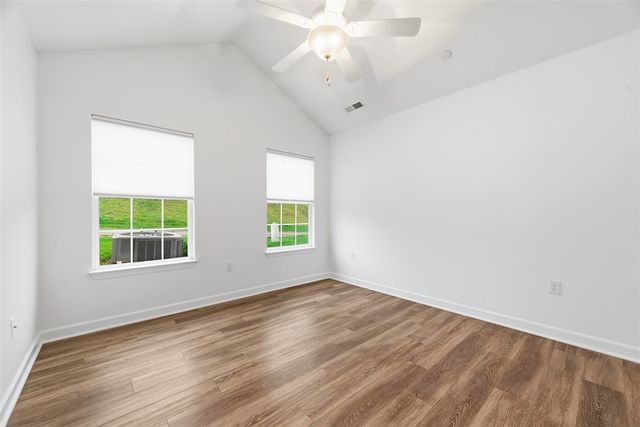 400 Spring Valley Dr, Jackson Twp, PA 16063