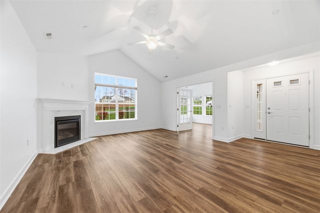 400 Spring Valley Dr, Jackson Twp, PA 16063