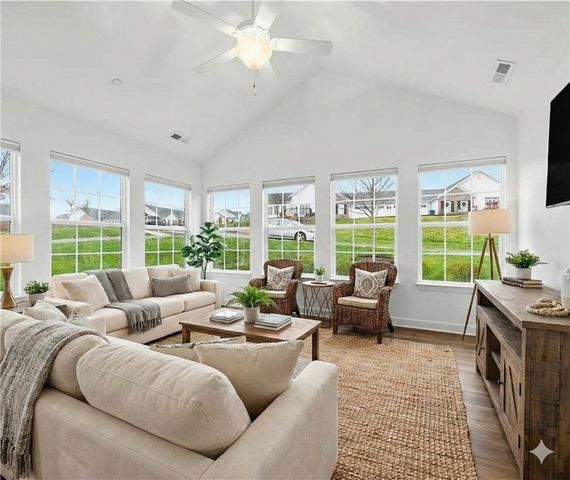 400 Spring Valley Dr, Jackson Twp, PA 16063