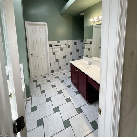 6418 Aberdeen PL, Suffolk, VA 23435