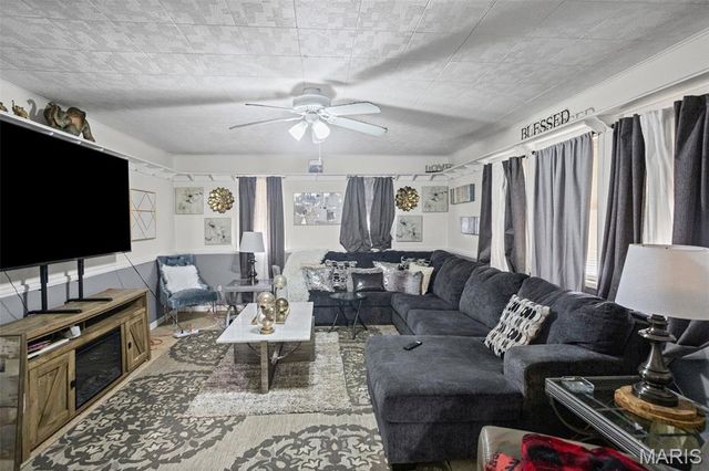 208 Cove Court, Caseyville, IL 62232