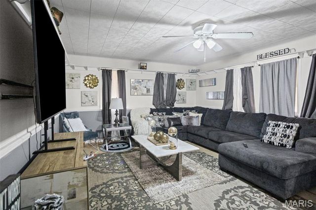 208 Cove Court, Caseyville, IL 62232