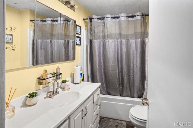 208 Cove Court, Caseyville, IL 62232