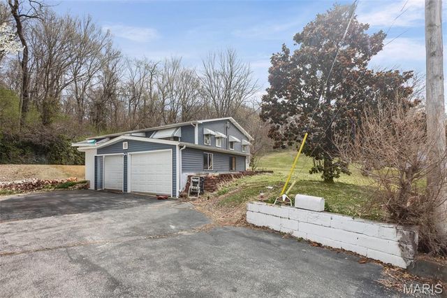 208 Cove Court, Caseyville, IL 62232