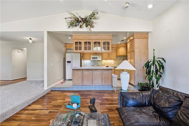 6813 E Los Santos, Long Beach, CA 90815