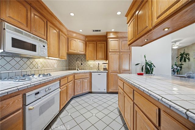 6813 E Los Santos, Long Beach, CA 90815